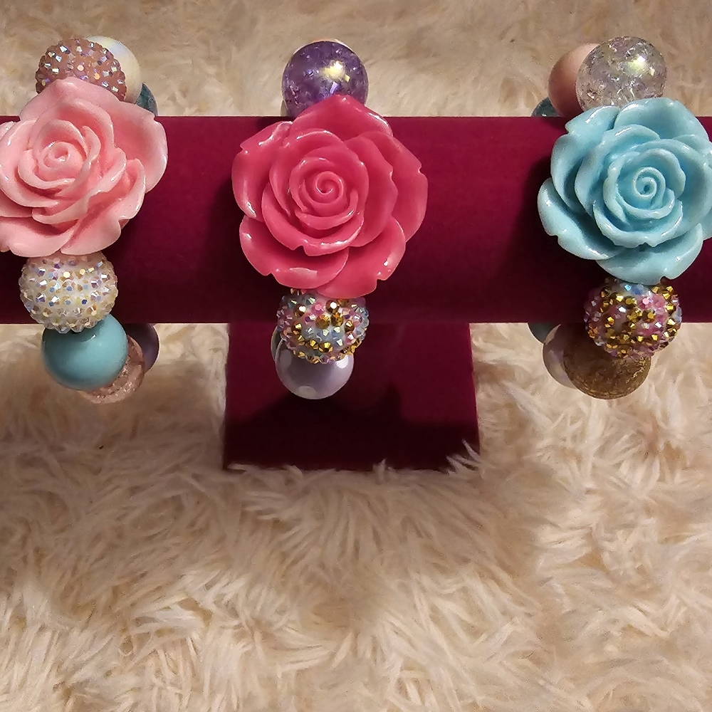 Bubblegum pink peonie stretch bracelet! - Picture 6 of 9